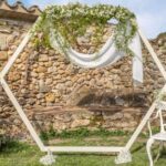 Arche en bois hexagonale pour mariage et cérémonie laïque