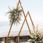 Arche triangulaire en bois pour mariage et cérémonie laïque