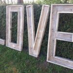 lettres géantes LOVE en bois en location WeLocation Vendée