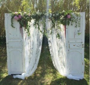 porte ancienne en bois en location WeLocation Vendée