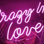 Néon rose Crazy in Love en location WeLocation Vendée