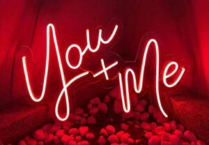 Néon rouge You + Me en location WeLocation Vendée