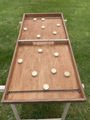 table à l’élastique en bois en location WeLocation Vendée