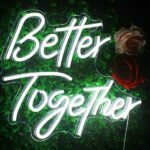 Néon Better Together blanc chaud sur fond végétal – location WeLocation Vendée