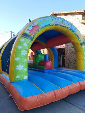 château gonflable train en location WeLocation Vendée