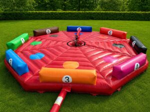 WeBalayette gonflable écolo en location en Vendée avec jeu mécanique à élimination sur gazon